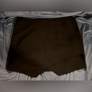 BCBGMAXAZRIA mini skirt size M. All black, front triangle shape